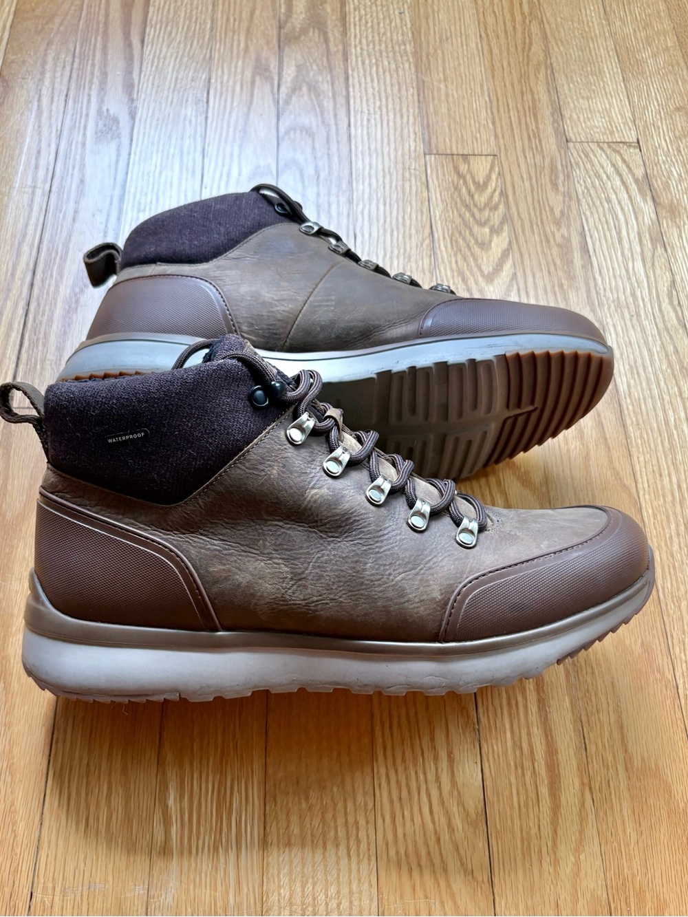 UGG Olivert Men’s Waterproof Leather Hiking Boots Size 12 Brown